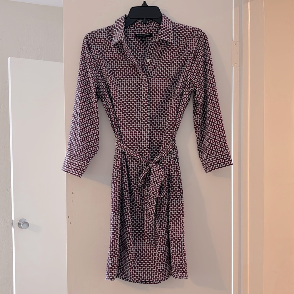 Banana Republic geometric patterned shirt dress with belt and pockets!